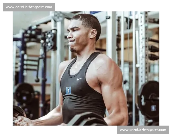 周一肌肉暴击！Drake 晒酒瓶肌肉照，新专辑Iceman预热引期待