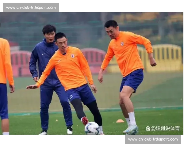 泰山队场边争议事件：彭欣力替补登场 2 分钟染红离场