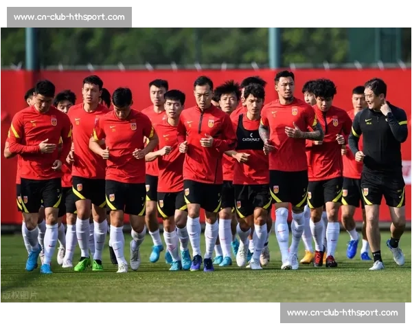 国足苏超对比视频引发热议：躲球与挡球背后的足球文化差异